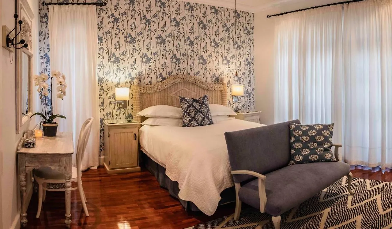 Admiralty Beach House Port Elizabeth Bed & Breakfast